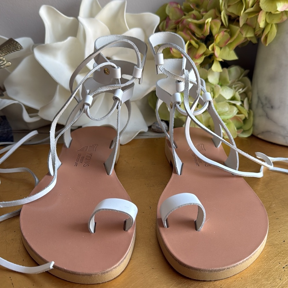 NWOT! Kionas Greek Leather Art Gladiator Sandals in White Leather